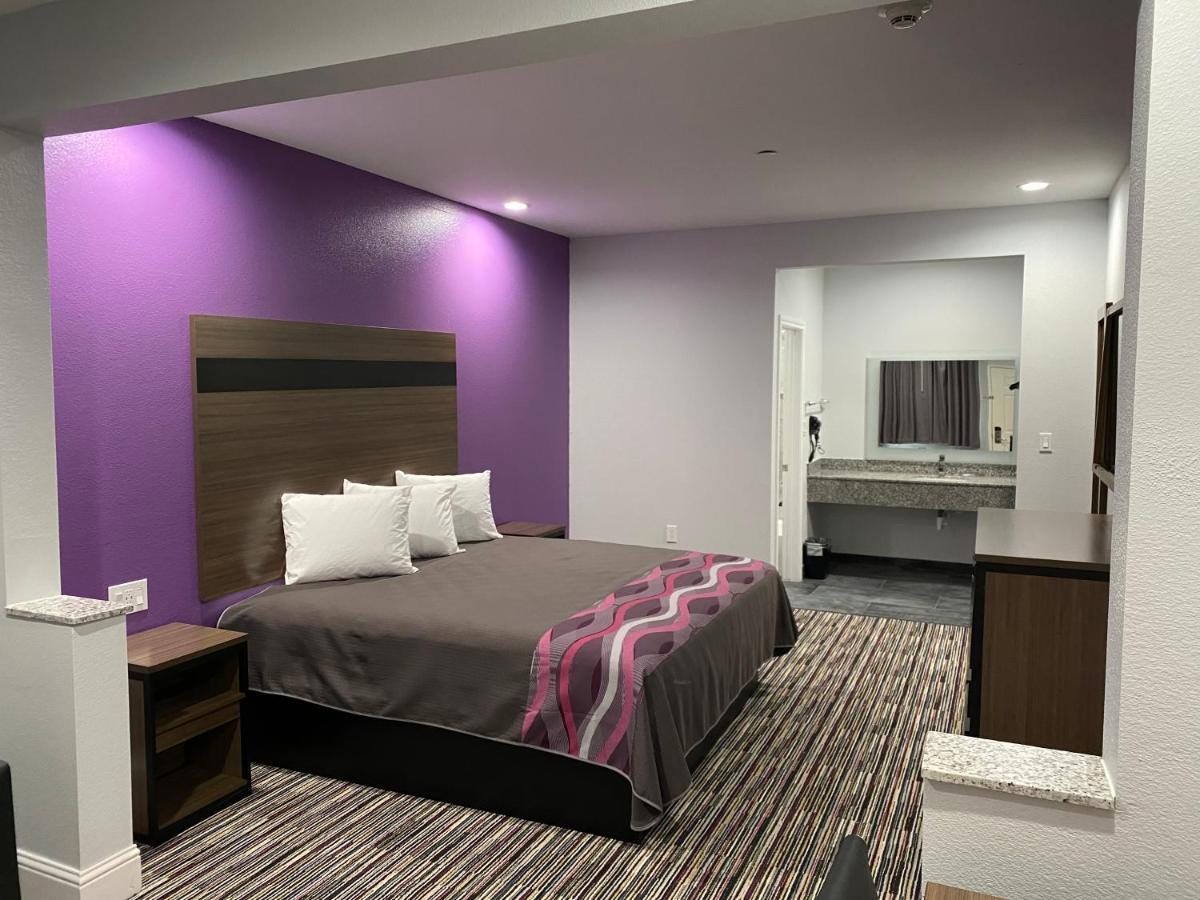 Palace Inn Crosby 외부 사진