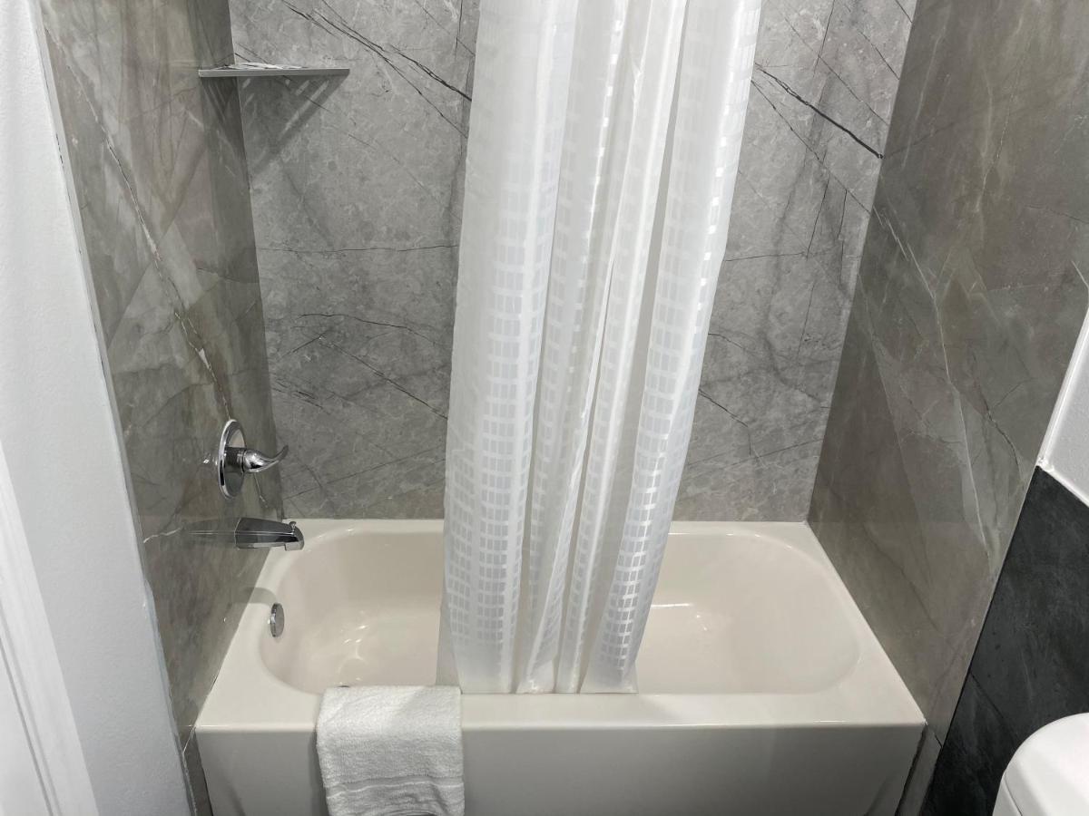 Palace Inn Crosby 외부 사진
