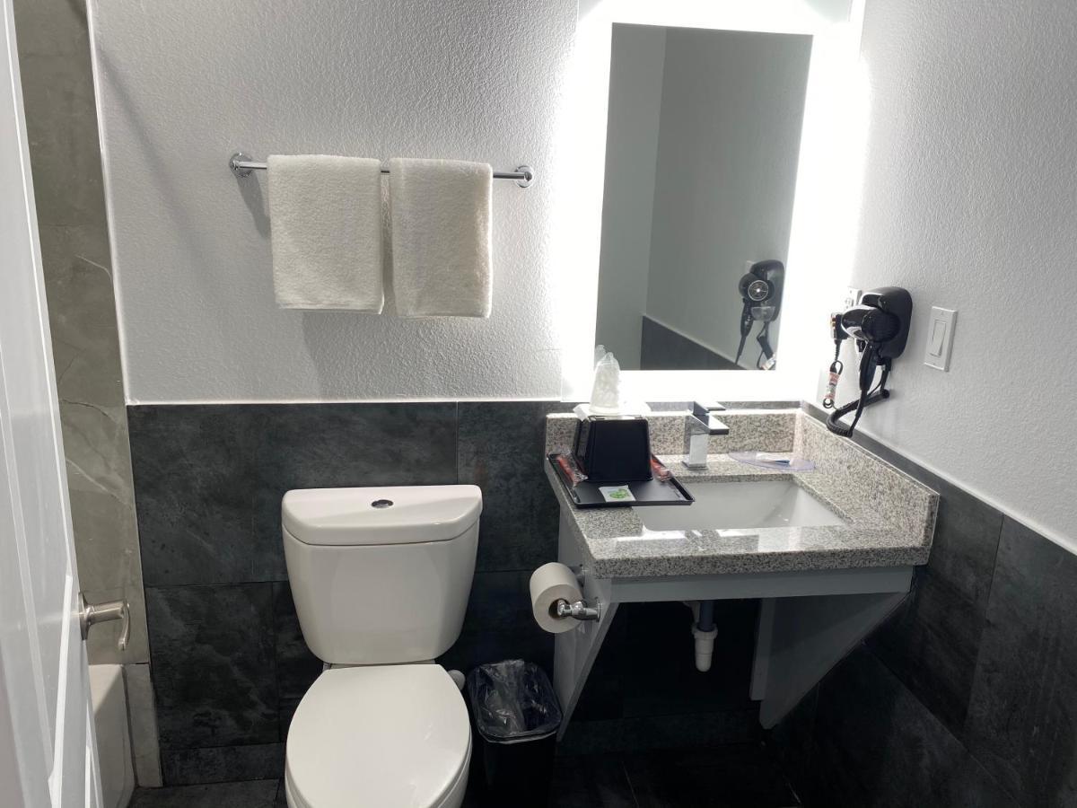 Palace Inn Crosby 외부 사진